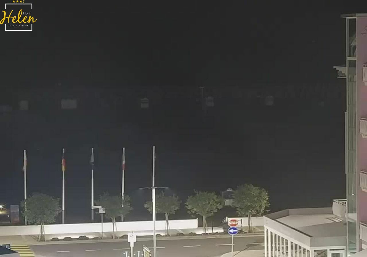 Hotel Helen a Caorle in diretta: Spiaggia di Levante, spiaggia di levante